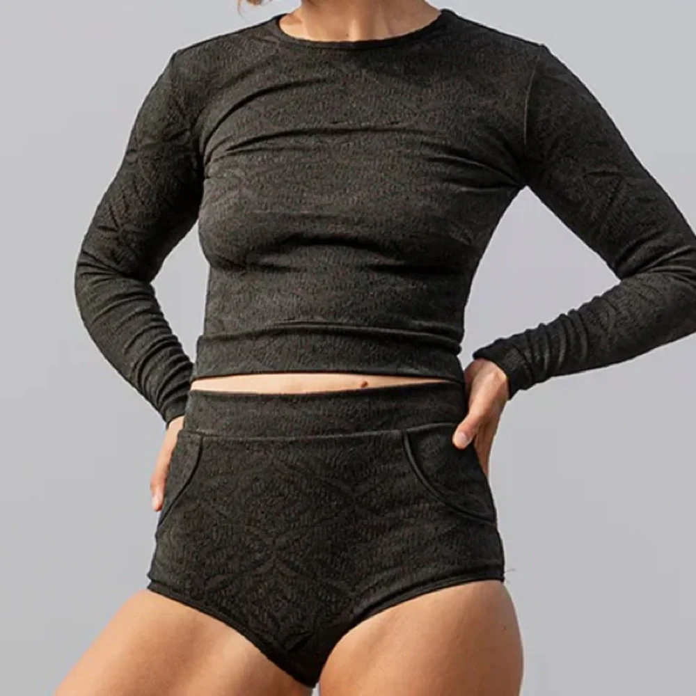 NWT Seea Palomar Crop Top Rashguard & High Waist Bikini Bottom- Licorice Sz S - Picture 2 of 8